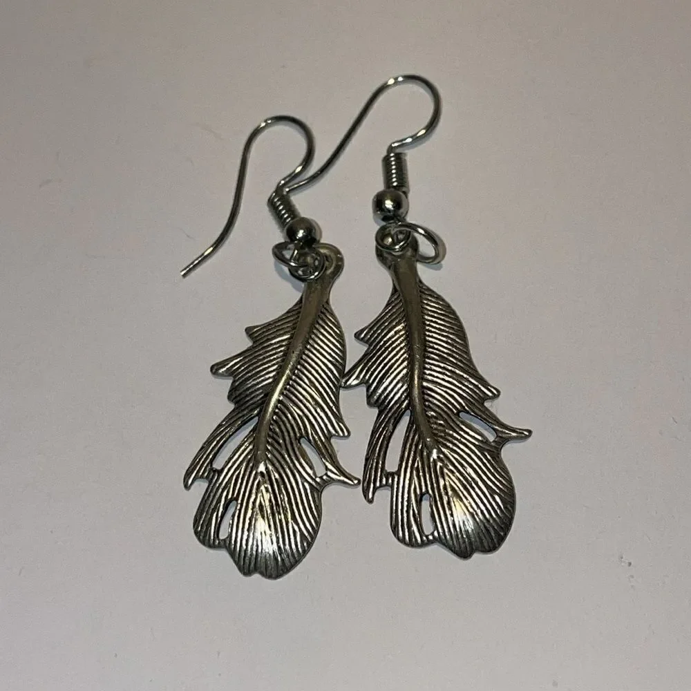 2 sets of earrings - Picture 3 of 4